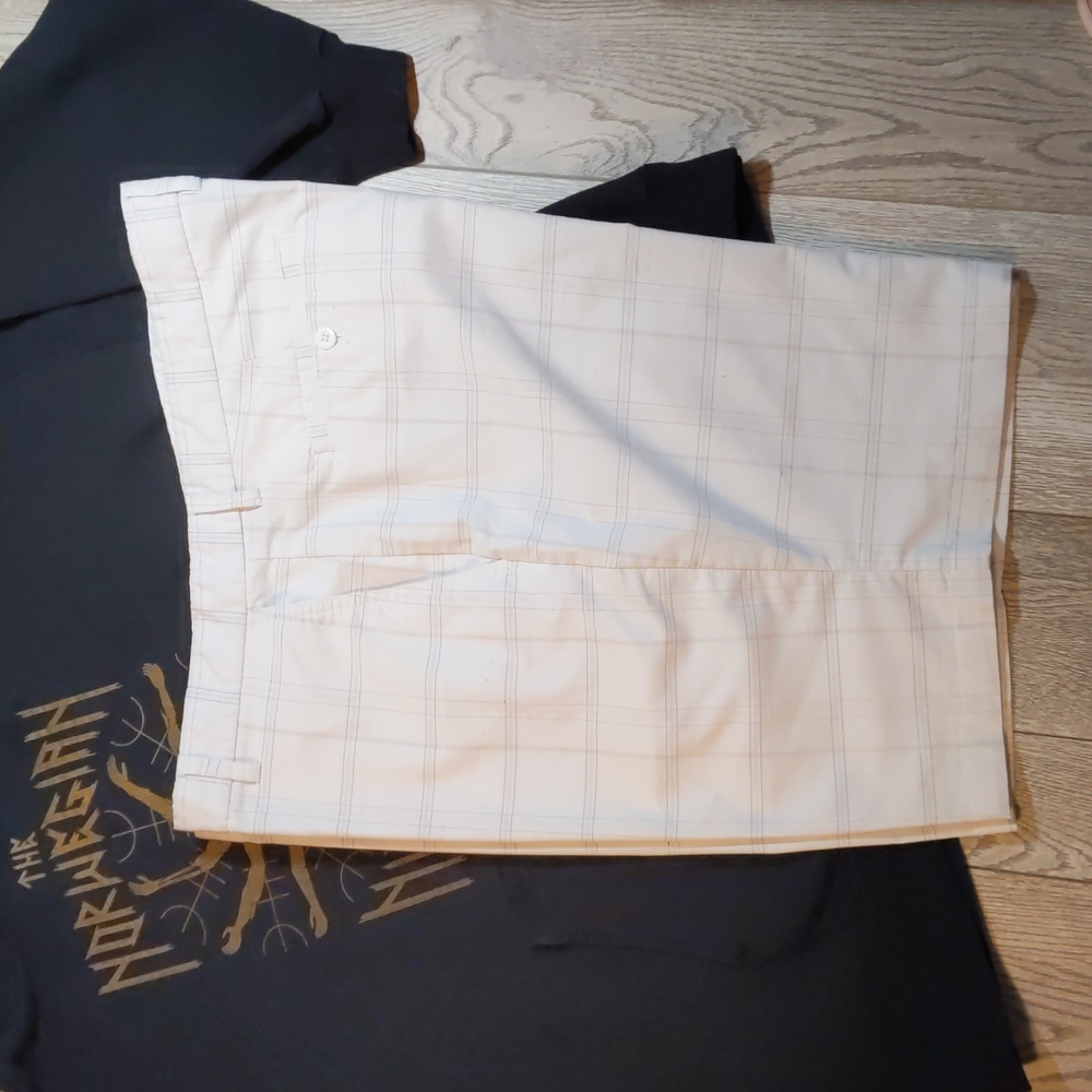 Size 42 . Greg Norman Shorts